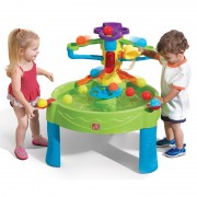Spalvingas žaidimų stalas su vandeniu ir kamuoliukais